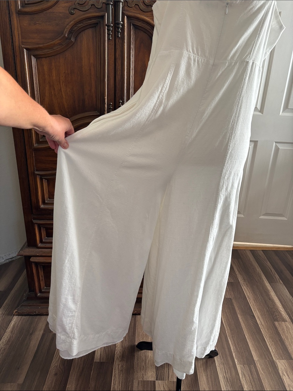 Express wide leg V neck jumpsuit - Picture 8 of 14